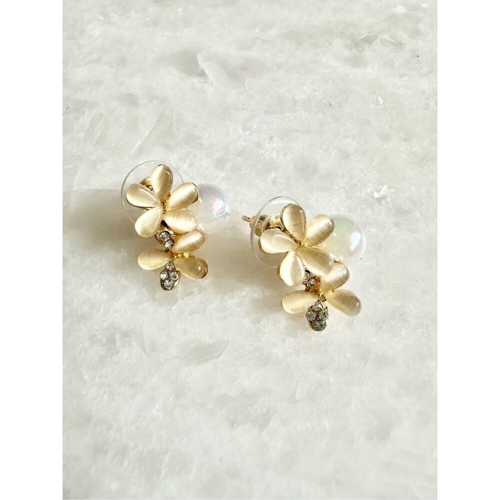 Cream color flower stud earrings